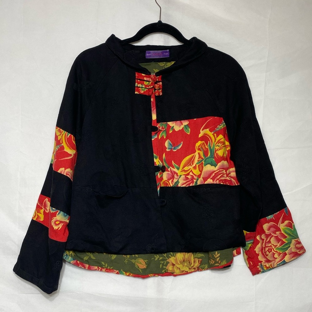 Floral Green black and Yellow  asian fall jacket missing one button check photo